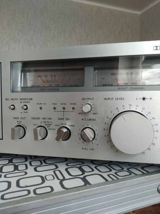 Onkyo TA-2060 tape deck .
