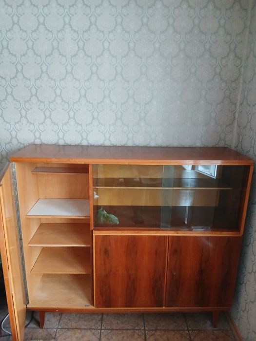 Сервант дерево лакированный качество