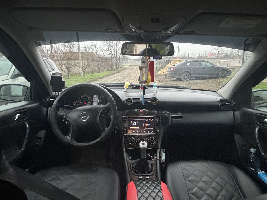 Mercedes C220.