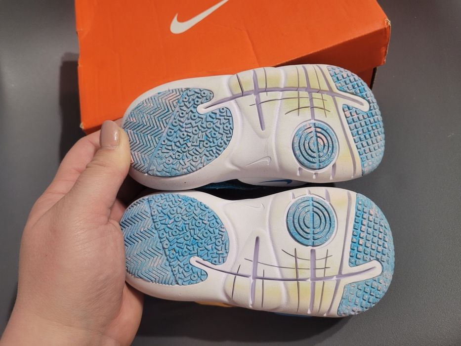 Adidasi Nike marimea 25