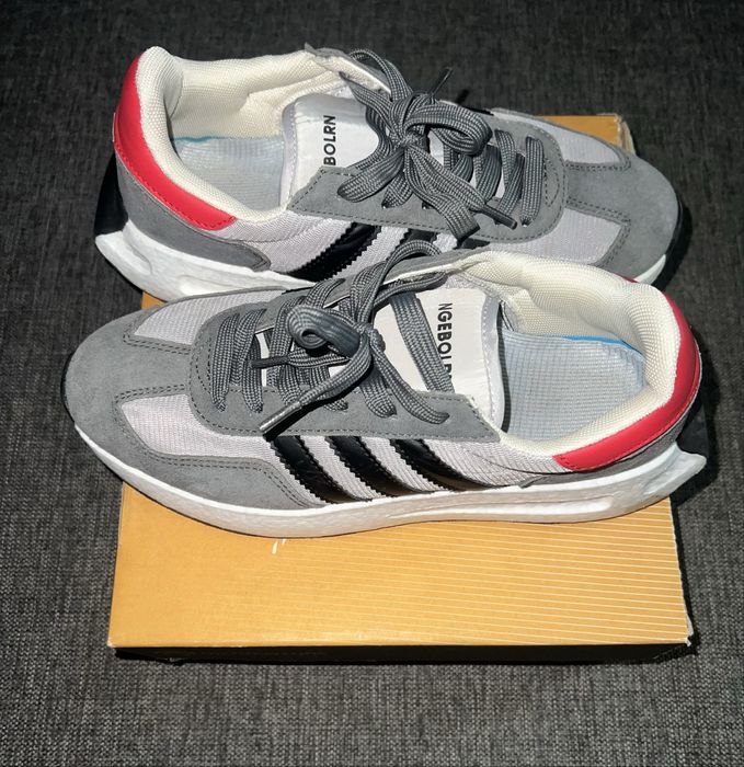 Продам кроссовки Adidas