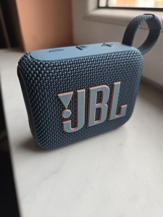 Блутут колонка JBL