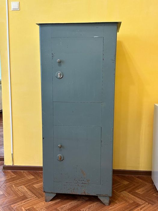 Продается металлический шкаф