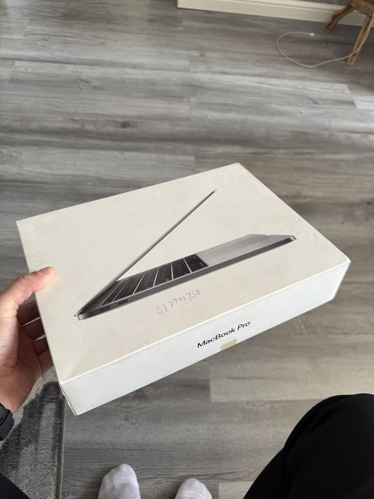 Продам срочно MakBook Pro 2017