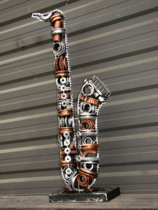 Sculptura fier SAXOFON stil industrial.