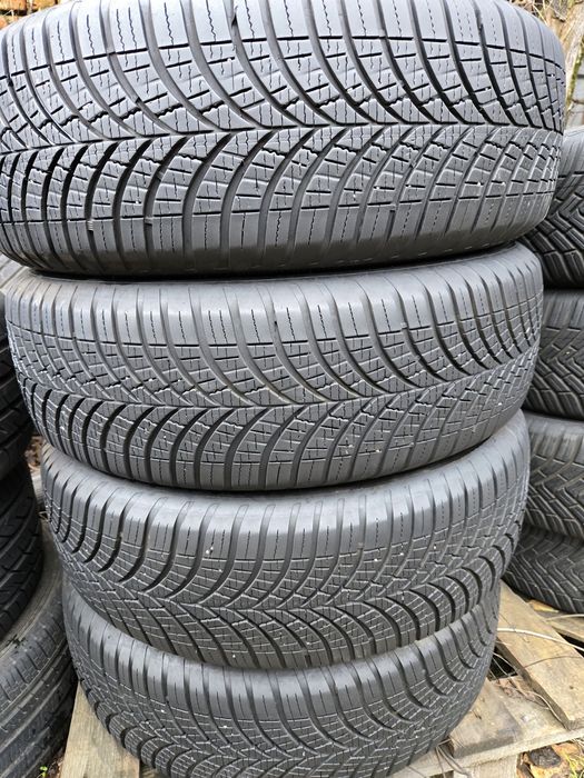 4бр. 215 65 17 Goodyear всесезонни.