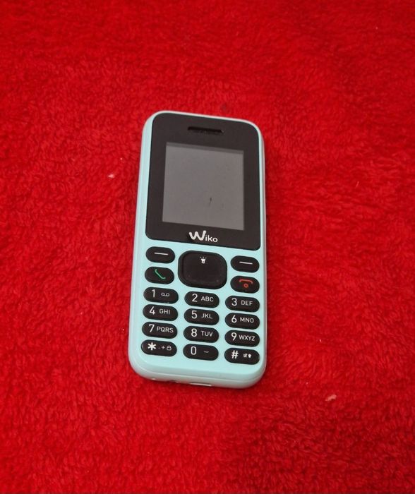 Telefon cu butoane perfect funcțional