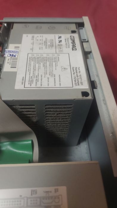 Vând 10 calculatoare Compaq vechi, Pentium II.