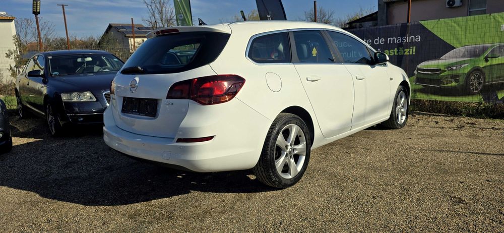 Opel Astra J an 2012 motor 1700 cm3 diesel euro 5 aer conditionat carte service