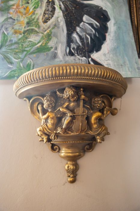 Consolă cu îngerași instrumentiști