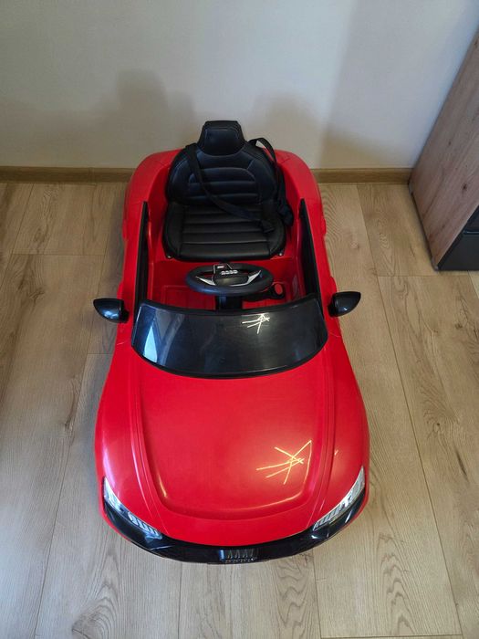 Продавам акумулаторна кола Audi RS E-TRON 12V