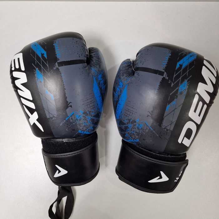 Продам боксерские перчатки