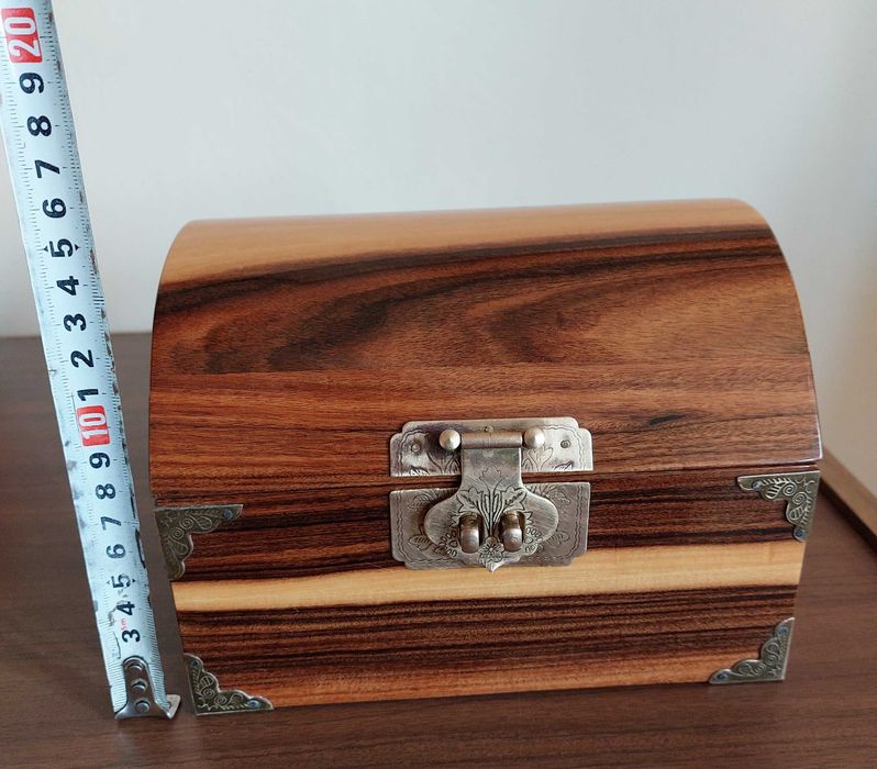 Шкатулка сундучок. Ларец. Дерево. Лакированная деревянная