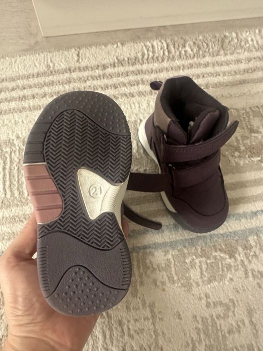 Продам ботинки для девочек Tombi