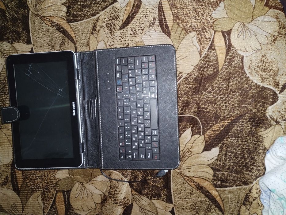 Redmi 8 и планшет клавиатурой