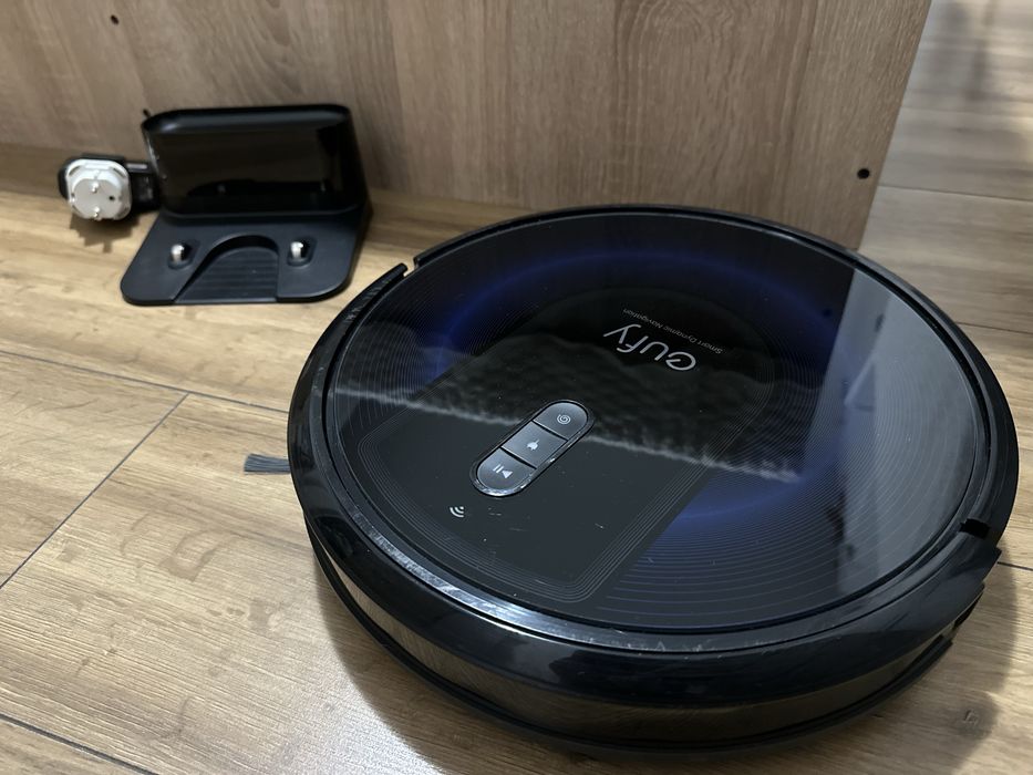 Aspirator robot Eufy RoboVac G30 – WiFi, funcționează impecabil