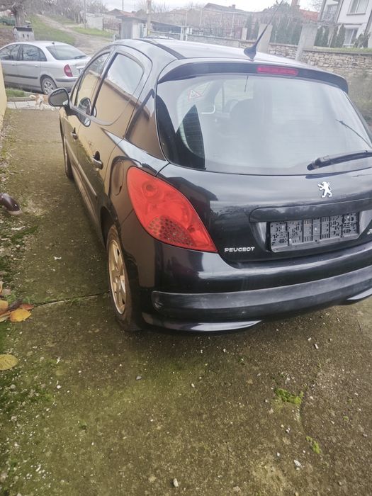 Peugeot 207 1.4 бензин