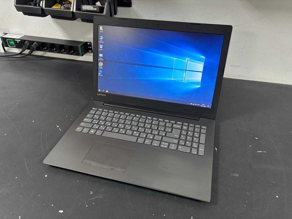 Ноутбук Lenovo CORE i3/Озу 8гб/SSD256 работает шустро