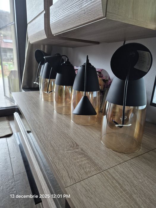 Pendule,lustre de vânzare.