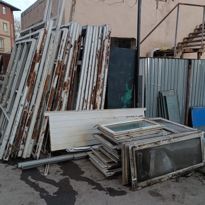 Оконные рамы и окна