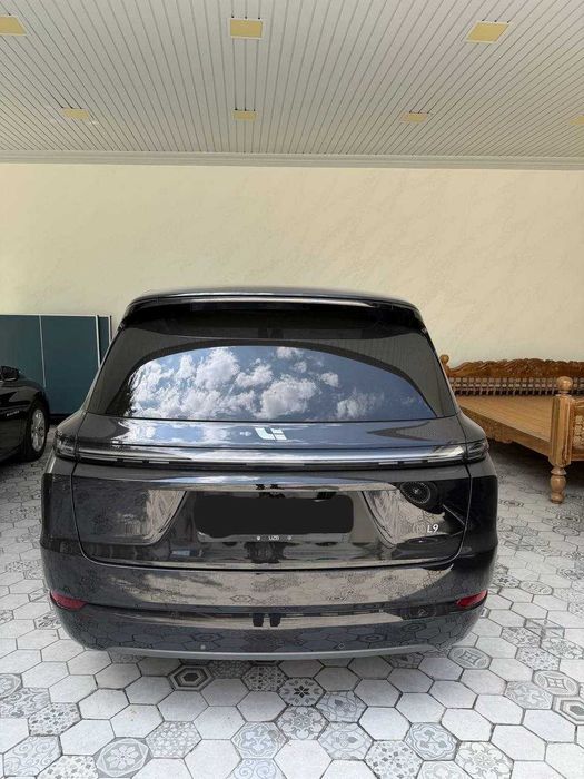 Li Auto L9 sotiladi. Avtomobil a’lo holatda.