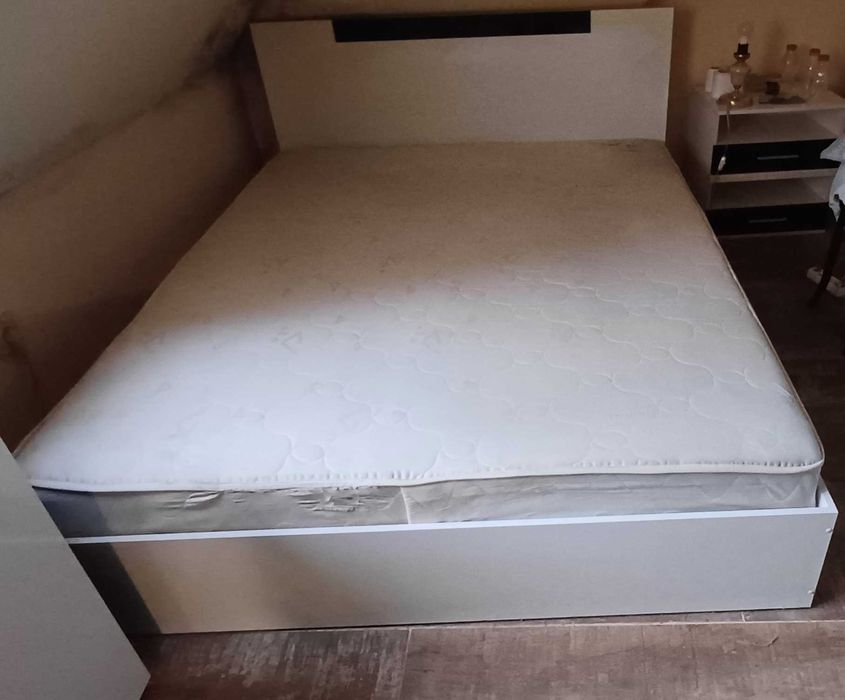Спалня с матрак 160/200