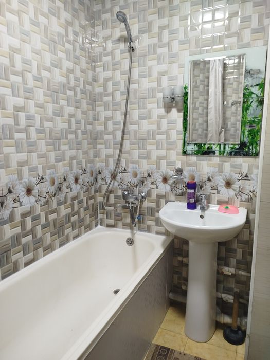 Uchtepa tumanida 6- qavat 2 xonali 4 xona qilingan kv.ra sotiladi