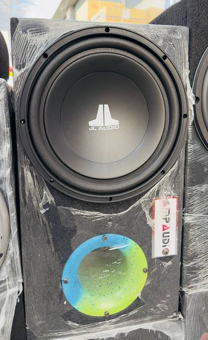 JL audio made in america 1800w 800w ideal