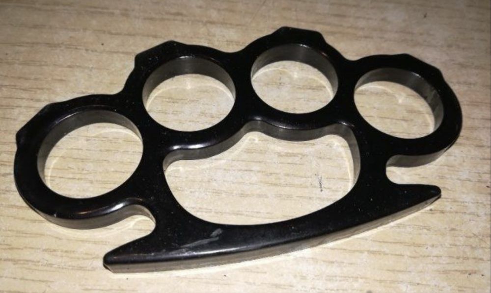 Черен метален бокс