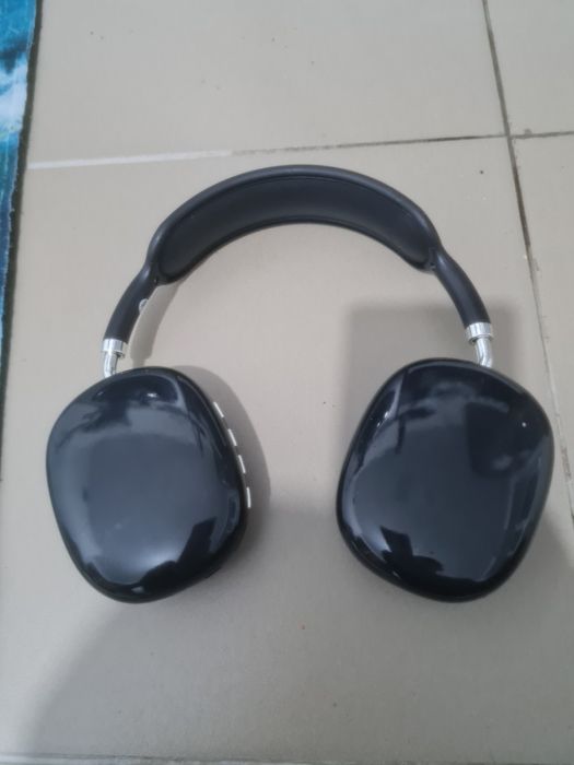 Беспроводной наушник