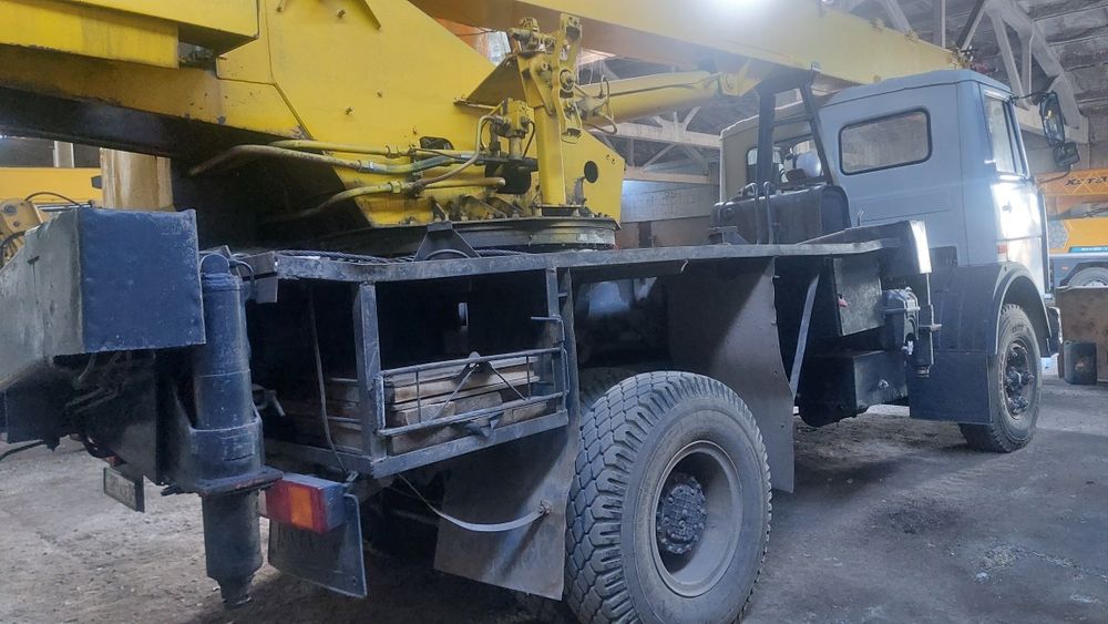 Продаю автокран 16тонн,18метров