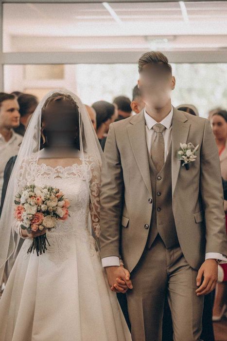 Costum de nunta crem