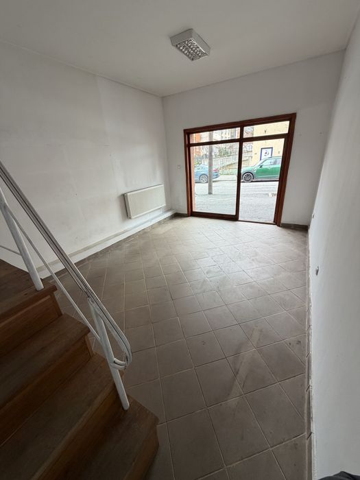 Spatiu comercial de inchiriat 24mp utili stradal Strada Paltinis. 450€ Neg.