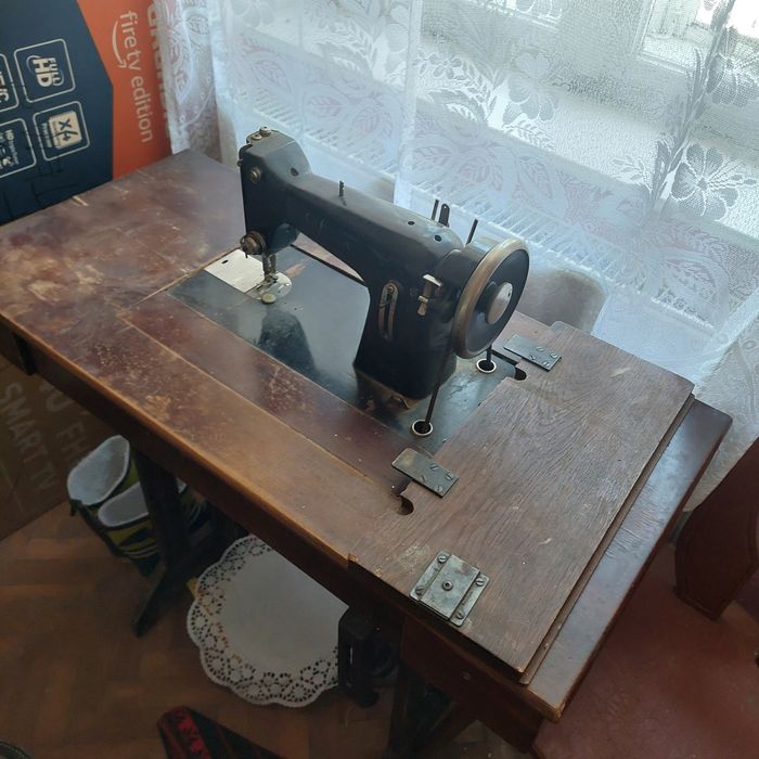 Mobilier vechi lemn masiv