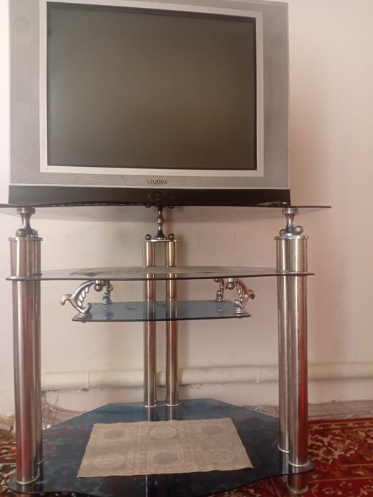 Televizòr. Patstafkasi bilan