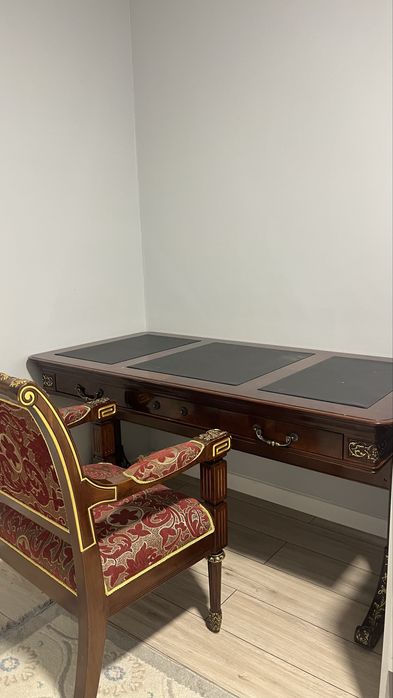 продается письменный стол и кресло из натурального дерева(Италия)