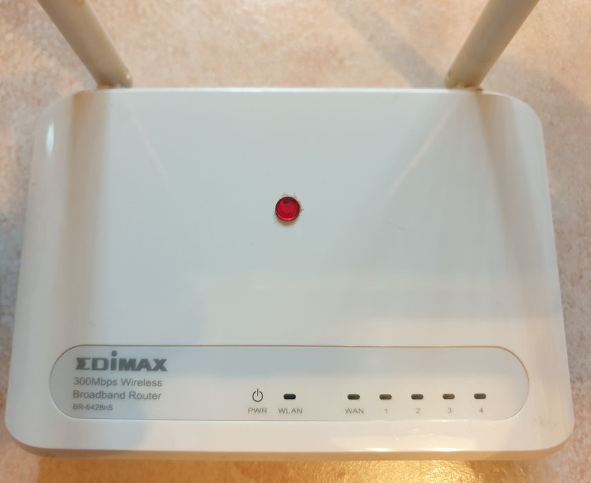 Router Edimax model BR-6428nS si Switch cu 5 porturi