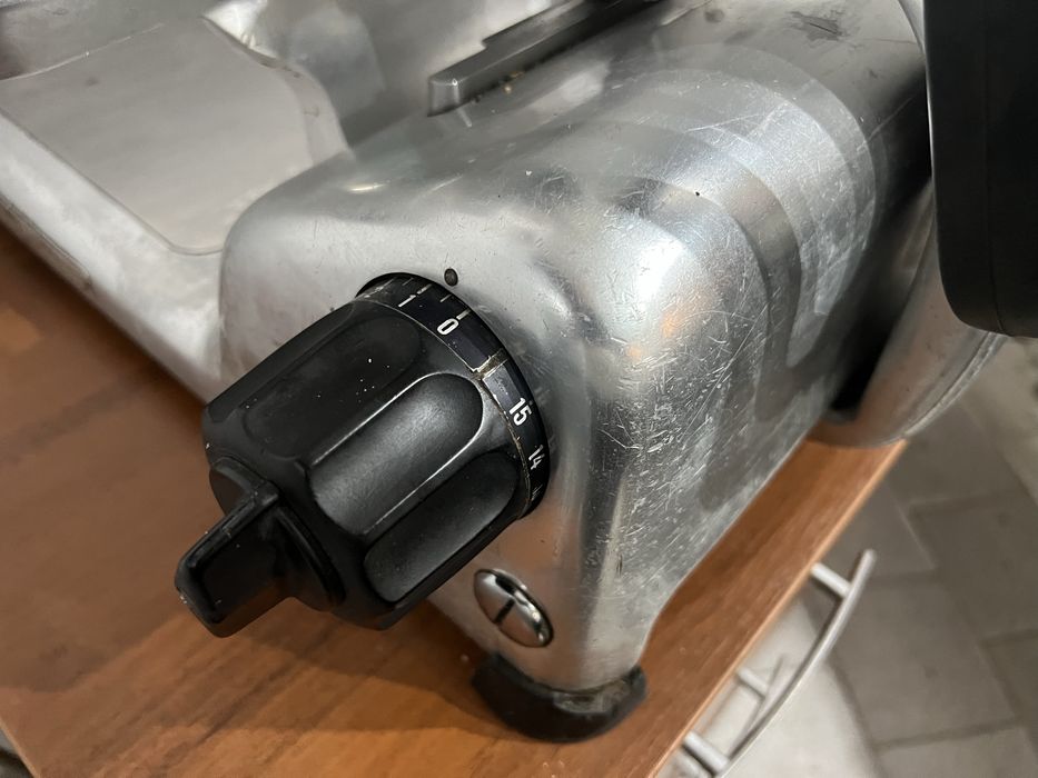 Професионална колбасорезачка