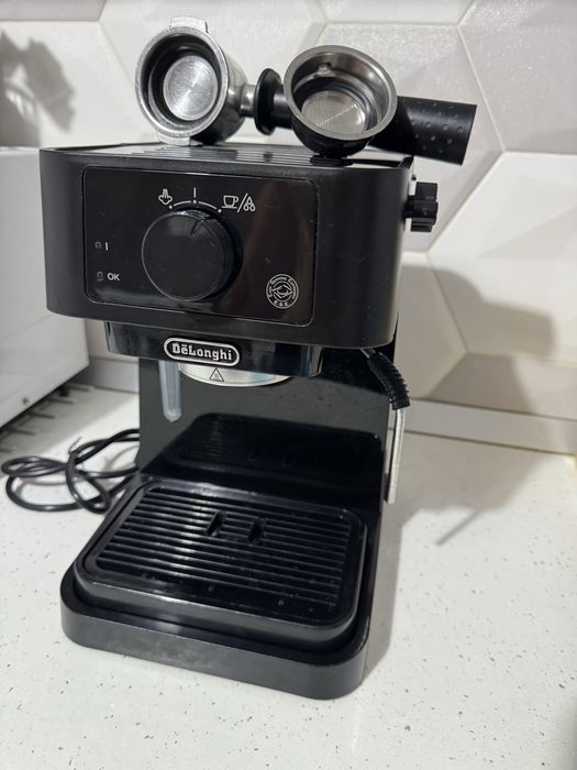 Espressor Delonghi cu spumare lapte