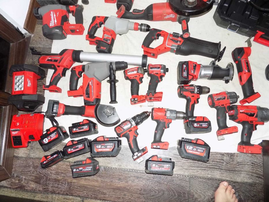 Fierastrau cu banda 12/18V Milwaukee M 18 FPS55 , M 18GG , C 18 PCG