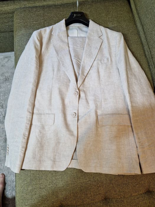 Vând costum Zara,  in nou fără eticheta!
