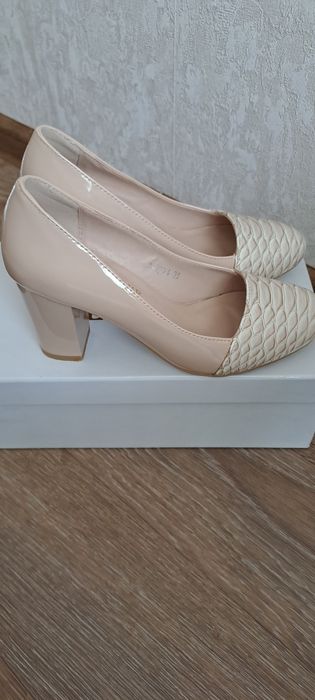 Продам туфли женские