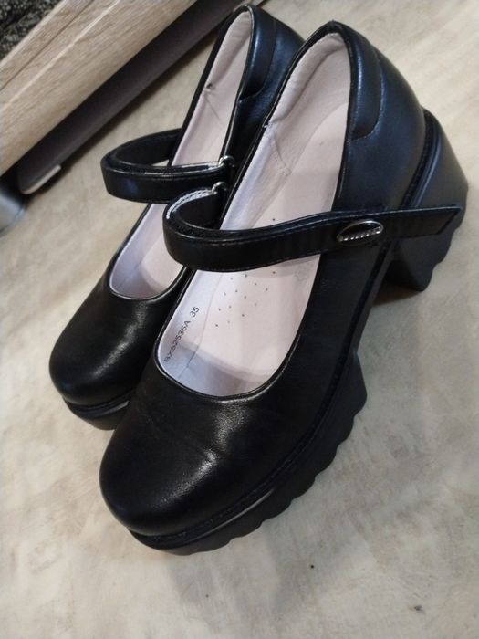 Продам туфли для девочки