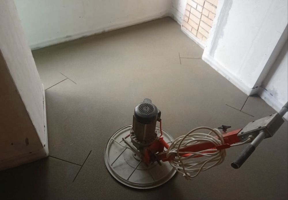 Полусухая стяжка пола недорога