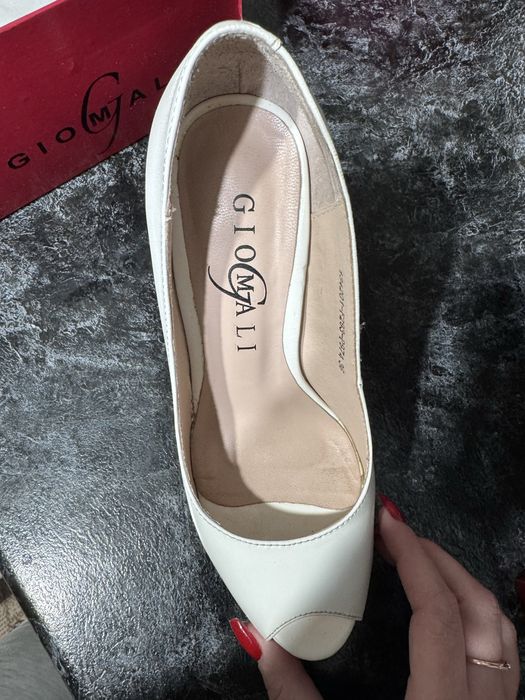Продам туфли giomali