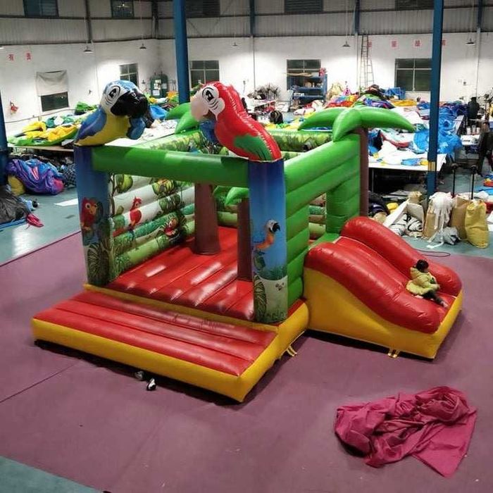 Надуваеми батути с пързалки за игра / Детски надуваеми пързалки