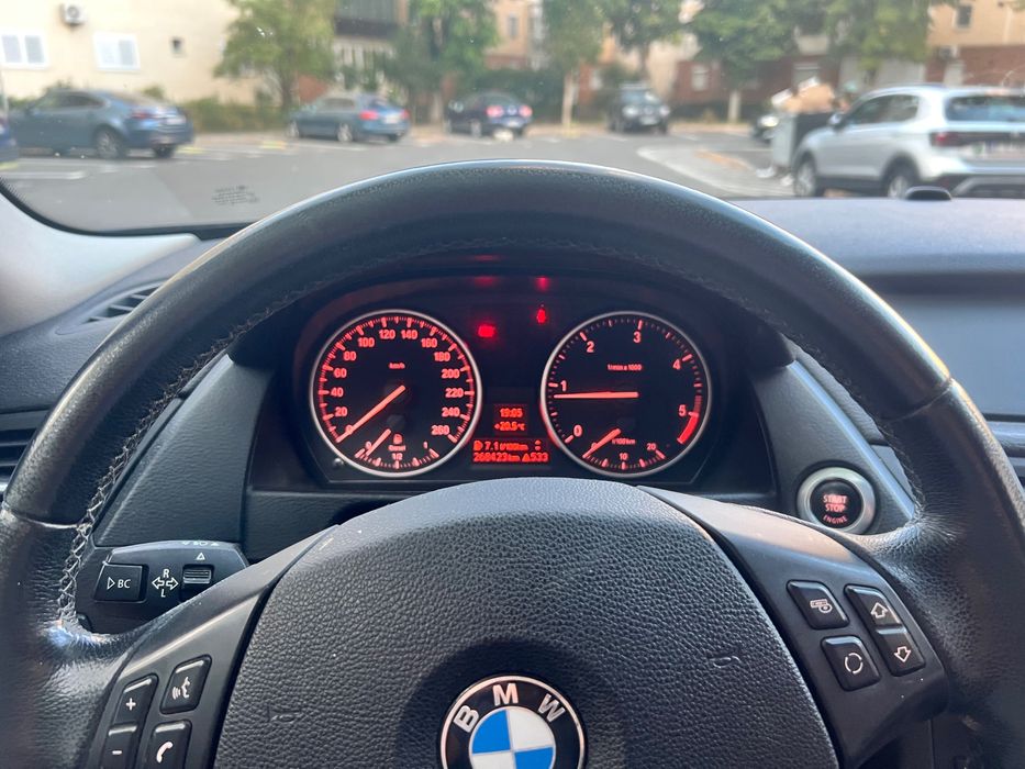Vând bmw x1  2010