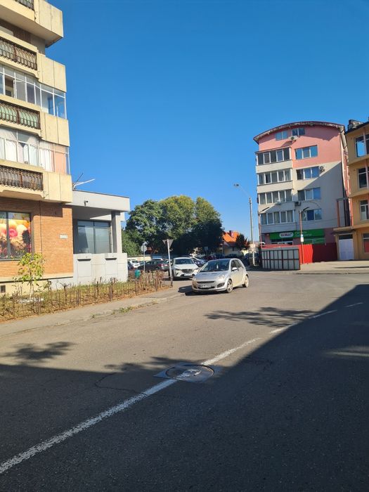 ÎNCHIRIERI  apartamente 3 camere, 2 balcoane,2 bai, living