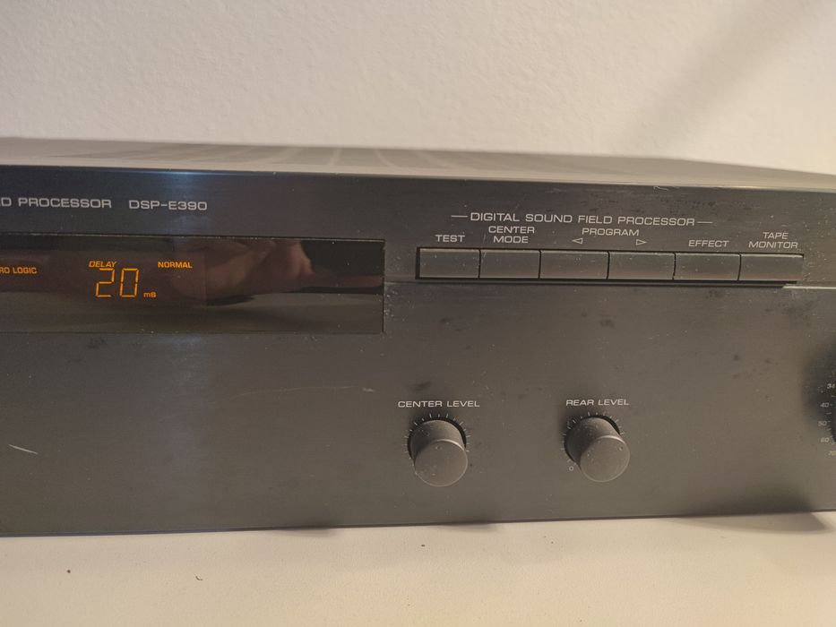 Amplificator Yamaha DSP E390 statie natural sound processor