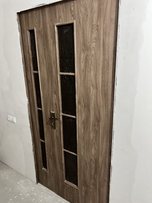 Есиктер сатылады срочно!